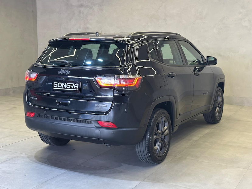 Foto do veículo JEEP COMPASS  LONG TF 2022 9.949 KM 136.900,00