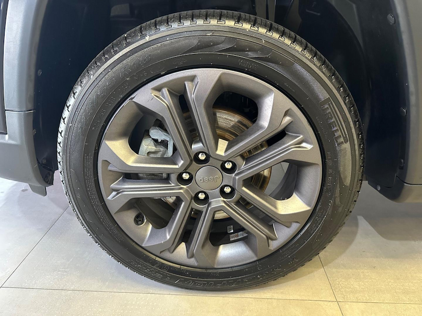 Foto do veículo JEEP COMPASS  LONG TF 2022 9.949 KM 136.900,00