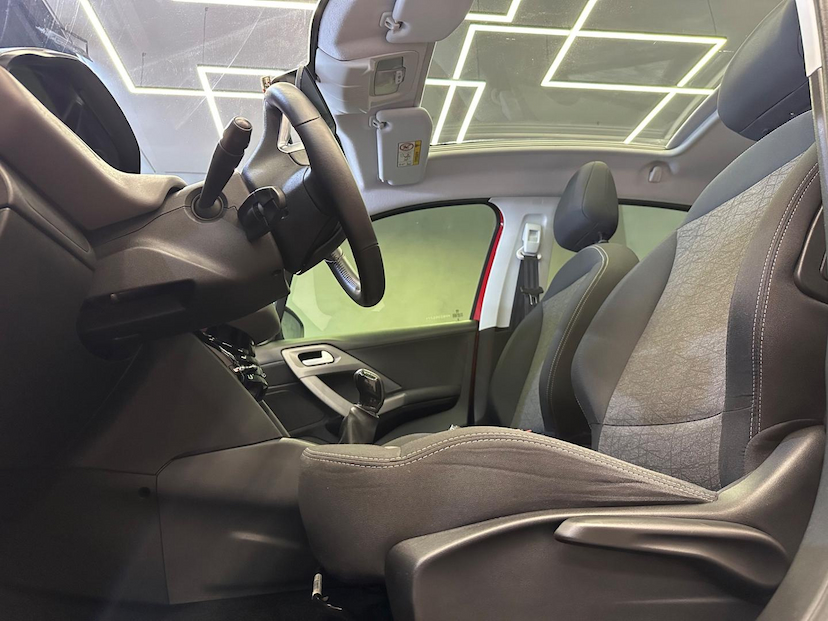Foto do veículo PEUGEOT 208  1.2 ALLURE 12V FLEX 4P MANUAL 2019 86.062 KM 58.900,00