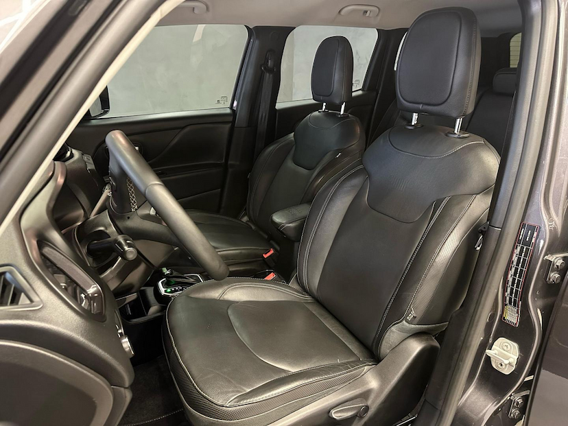 Foto do veículo JEEP RENEGADE  LONGITUDE T270 1.3 TB 4X2 FLEX AUT 2024 17.620 KM 119.900,00