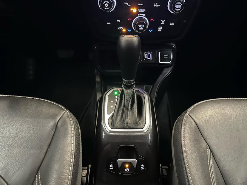 Foto do veículo JEEP RENEGADE  LONGITUDE T270 1.3 TB 4X2 FLEX AUT 2024 17.620 KM 119.900,00