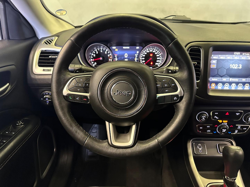 Foto do veículo JEEP COMPASS  LONGITUDE 2.0 4X2 FLEX 16V AUT 2019 97.340 KM 99.900,00