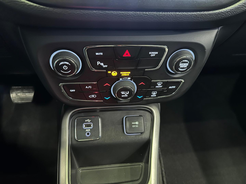 Foto do veículo JEEP COMPASS  LONGITUDE 2.0 4X2 FLEX 16V AUT 2019 97.340 KM 99.900,00