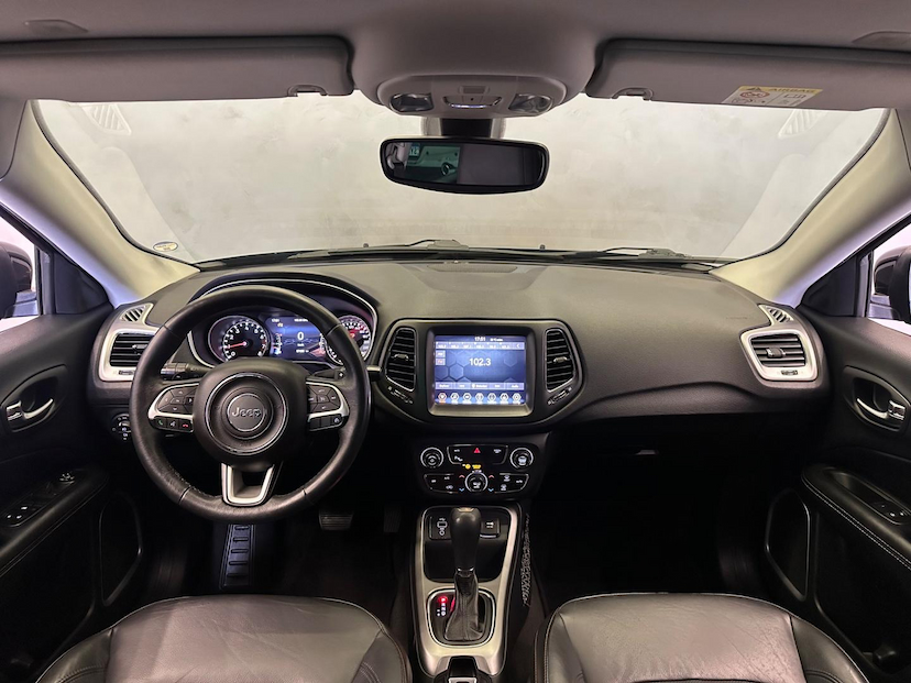 Foto do veículo JEEP COMPASS  LONGITUDE 2.0 4X2 FLEX 16V AUT 2019 97.340 KM 99.900,00