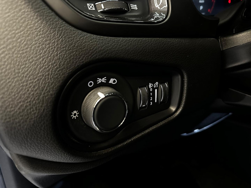 Foto do veículo JEEP RENEGADE  LONGITUDE T270 1.3 TB 4X2 FLEX AUT 2024 6.821 KM 127.900,00