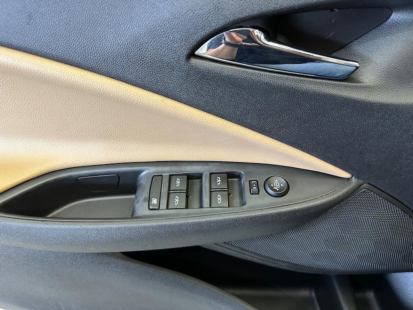 Foto do veículo CHEVROLET ONIX  HATCH PREM. 1.0 12V TB FLEX 5P AUT. 2020 86.400 KM 74.900,00