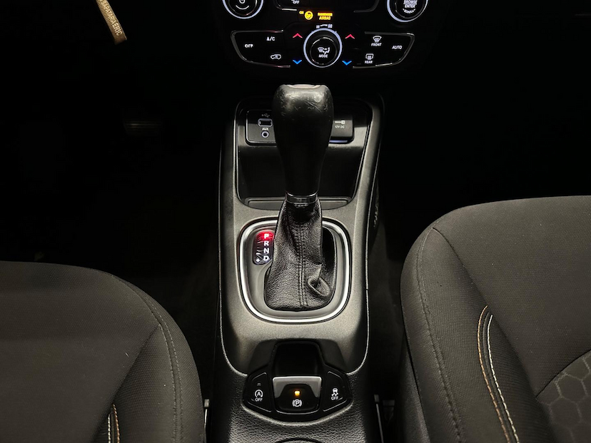 Foto do veículo JEEP COMPASS  2.0 16V FLEX SPORT AUTOMATICO 2018 102.529 KM 82.900,00