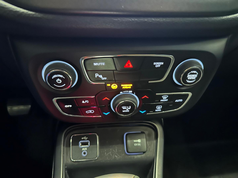 Foto do veículo JEEP COMPASS  2.0 16V FLEX SPORT AUTOMATICO 2018 102.529 KM 82.900,00