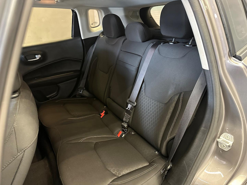 Foto do veículo JEEP COMPASS  2.0 16V FLEX SPORT AUTOMATICO 2018 102.529 KM 82.900,00