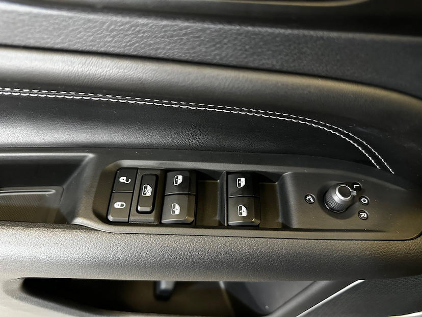 Foto do veículo JEEP COMPASS  LONG TF 2024 6.450 KM 164.900,00