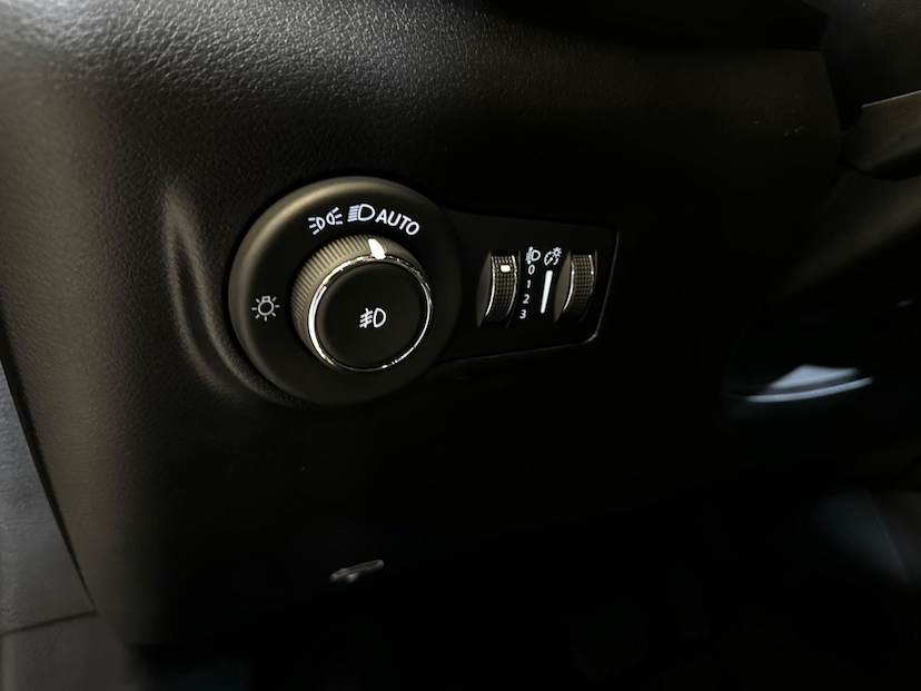 Foto do veículo JEEP COMPASS  LONG TF 2024 6.450 KM 164.900,00