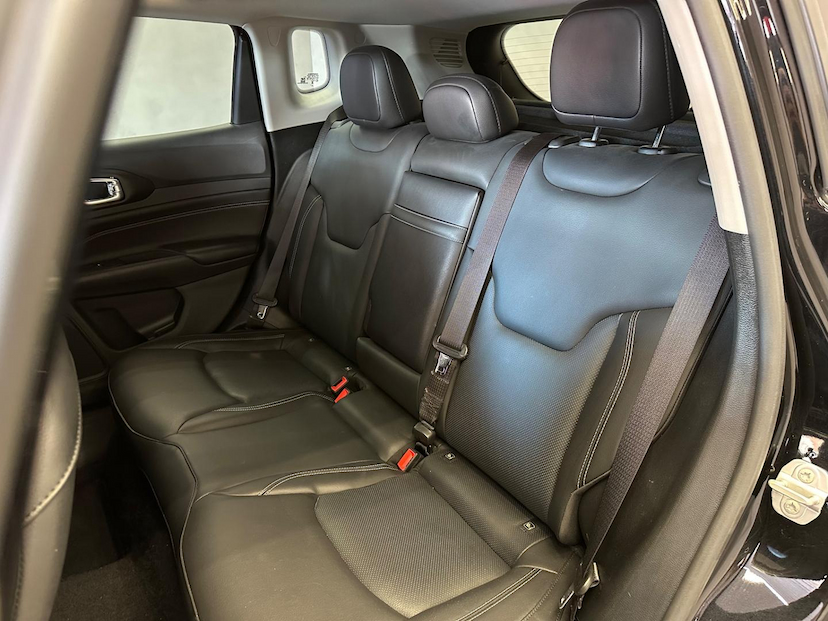 Foto do veículo JEEP COMPASS  LONG TF 2023 15.676 KM 146.900,00