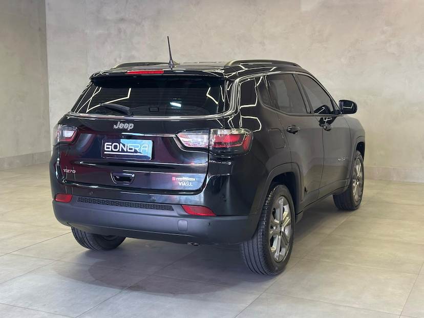 Foto do veículo JEEP COMPASS  LONG TF 2023 15.676 KM 146.900,00
