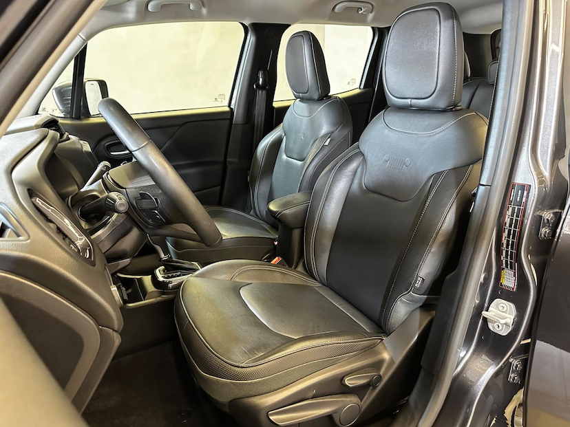 Foto do veículo JEEP RENEGADE  LONGITUDE T270 1.3 TB 4X2 FLEX AUT 2024 22.458 KM 119.900,00