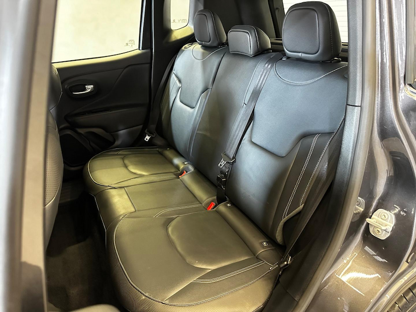 Foto do veículo JEEP RENEGADE  LONGITUDE T270 1.3 TB 4X2 FLEX AUT 2024 22.458 KM 119.900,00
