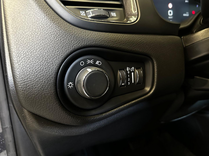 Foto do veículo JEEP RENEGADE  LONGITUDE T270 1.3 TB 4X2 FLEX AUT 2024 22.458 KM 119.900,00