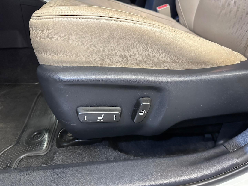 Foto do veículo TOYOTA COROLLA  2.0 ALTIS 16V FLEX 4P AUTOMATICO 2016 144.120 KM 91.900,00