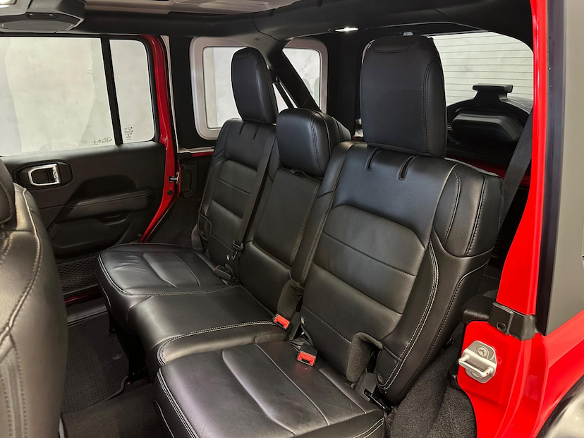 Foto do veículo JEEP WRANGLER  UNLIMITED 80 ANOS 2.0 TB 4P 2021 21.138 KM 349.900,00
