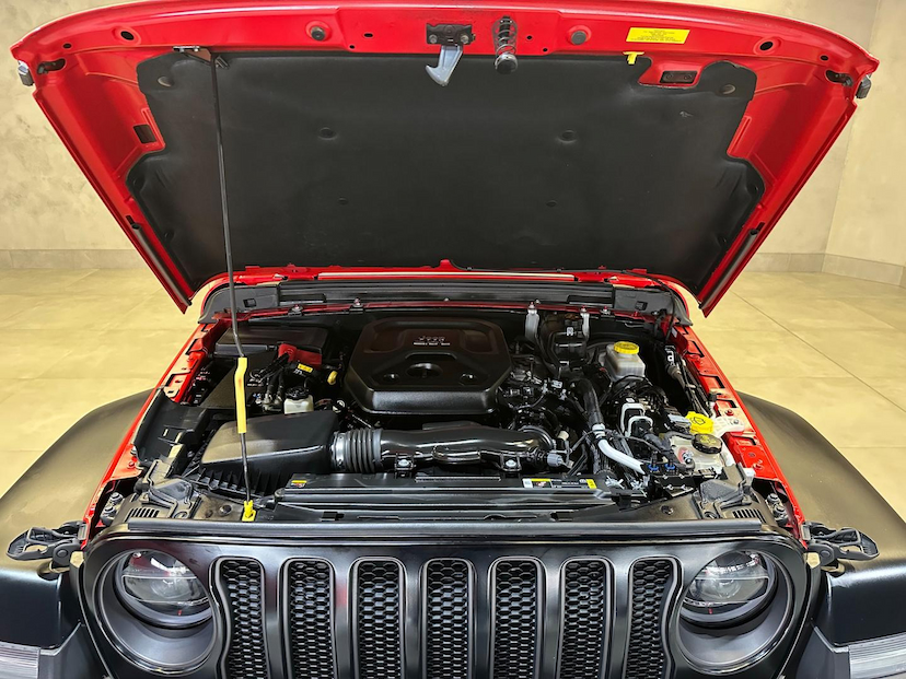 Foto do veículo JEEP WRANGLER  UNLIMITED 80 ANOS 2.0 TB 4P 2021 21.138 KM 349.900,00