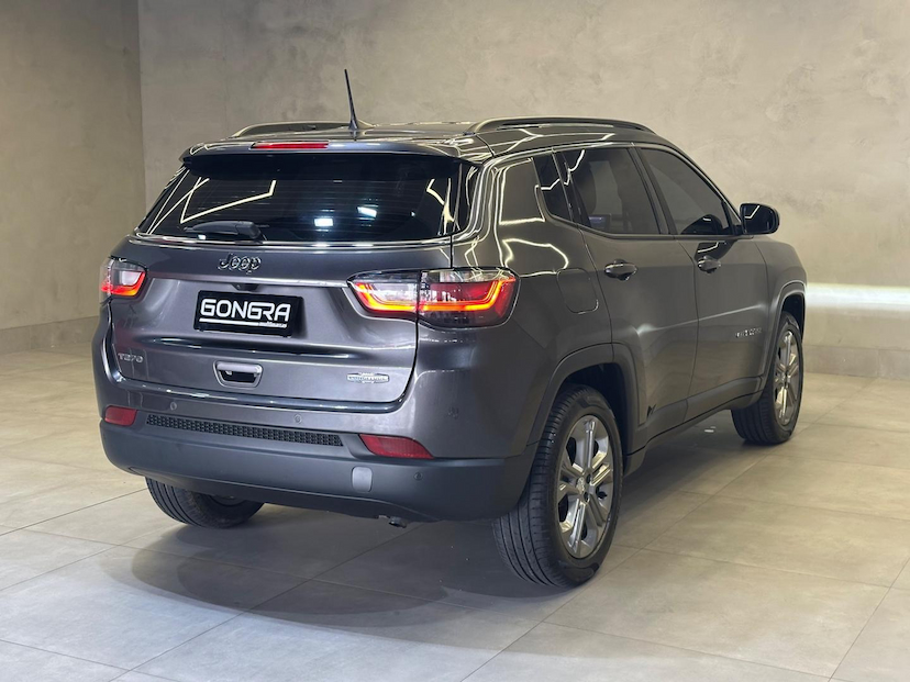 Foto do veículo JEEP COMPASS  LONG TF 2023 12.043 KM 142.900,00