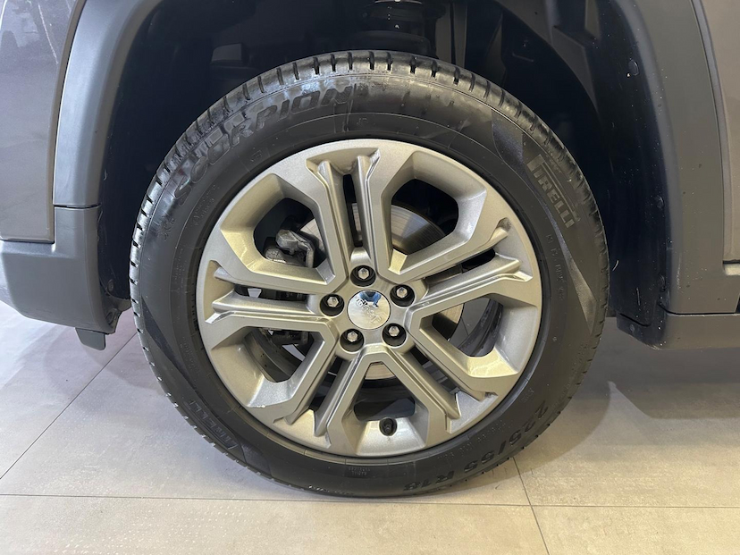 Foto do veículo JEEP COMPASS  LONG TF 2023 12.043 KM 142.900,00