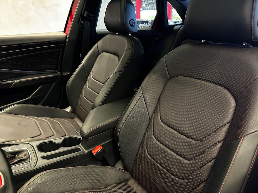 Foto do veículo VOLKSWAGEN JETTA  GLI 350 TSI 2.0 16V 4P AUT 2023 12.445 KM 212.900,00