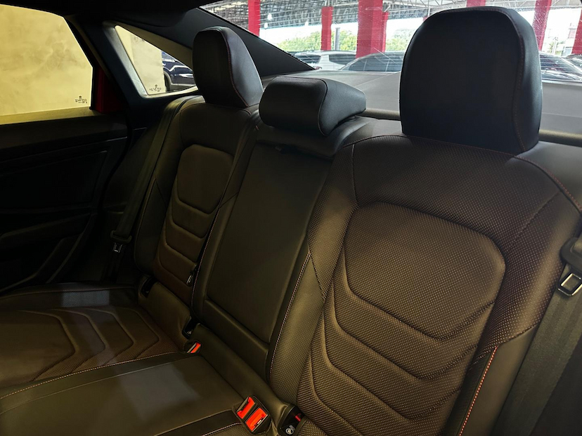 Foto do veículo VOLKSWAGEN JETTA  GLI 350 TSI 2.0 16V 4P AUT 2023 12.445 KM 212.900,00