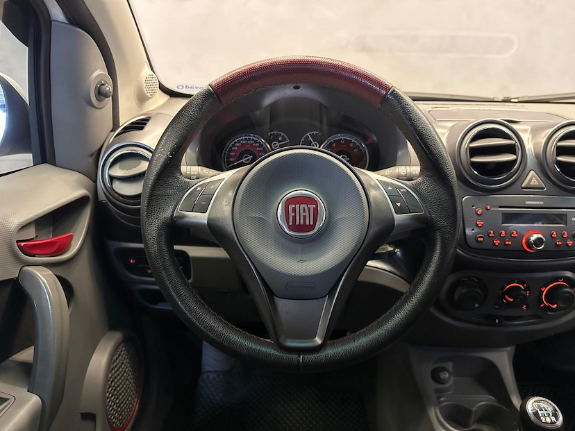 Foto do veículo FIAT PALIO  SPORTING 1.6 16V 2014 89.545 KM 44.900,00