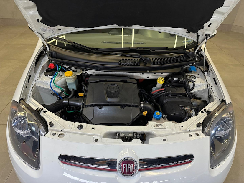 Foto do veículo FIAT PALIO  SPORTING 1.6 16V 2014 89.545 KM 44.900,00