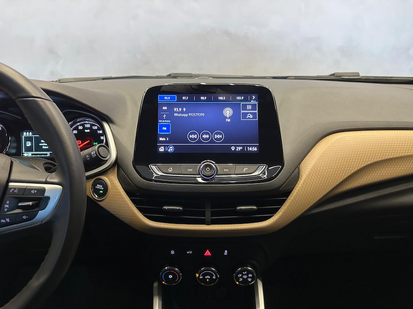 Foto do veículo CHEVROLET ONIX  HATCH PREM. 1.0 12V TB FLEX 5P AUT. 2023 34.500 KM 92.900,00