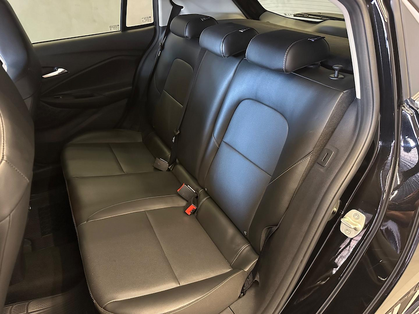 Foto do veículo CHEVROLET ONIX  HATCH PREM. 1.0 12V TB FLEX 5P AUT. 2023 34.500 KM 92.900,00