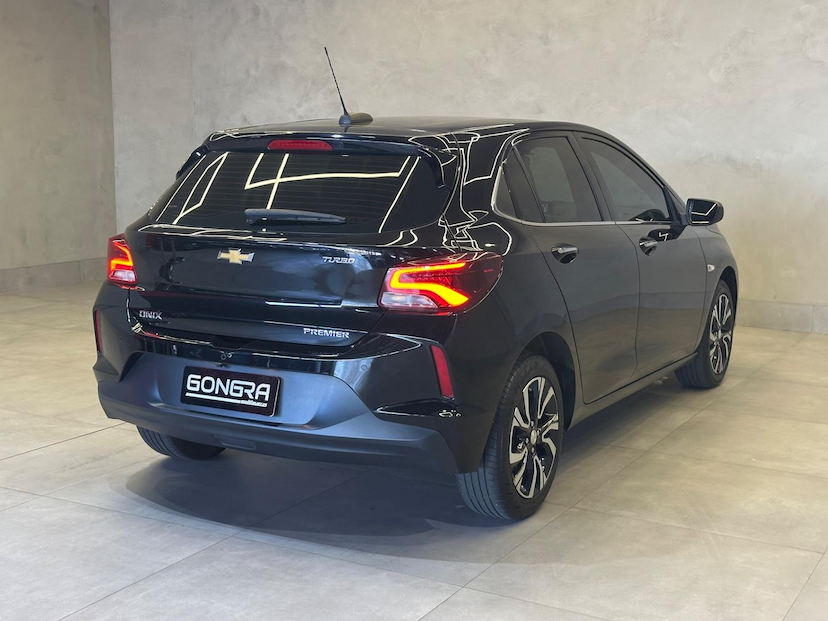 Foto do veículo CHEVROLET ONIX  HATCH PREM. 1.0 12V TB FLEX 5P AUT. 2023 34.500 KM 92.900,00