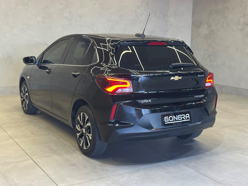 Foto do veículo CHEVROLET ONIX  HATCH PREM. 1.0 12V TB FLEX 5P AUT. 2023 34.500 KM 92.900,00