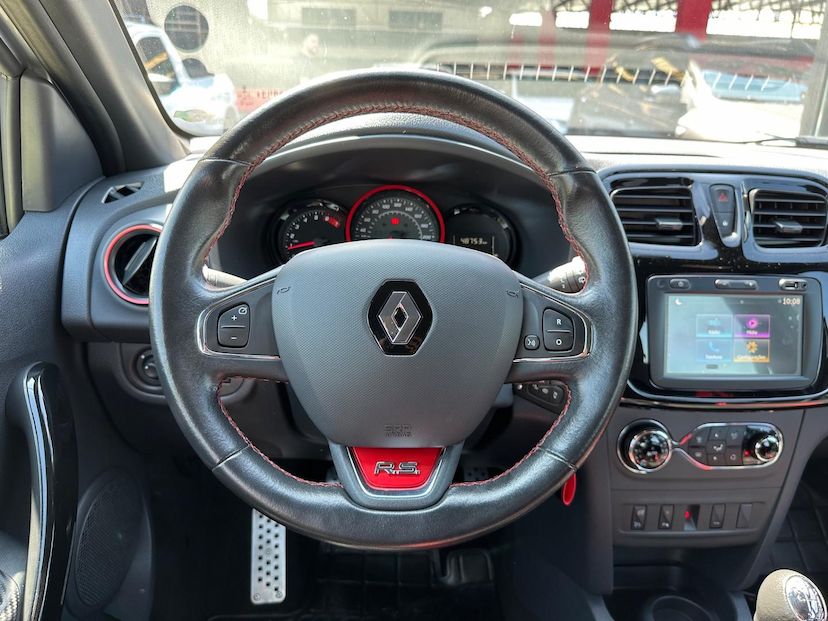 Foto do veículo RENAULT SANDERO  RS20MT 2021 48.560 KM 78.900,00