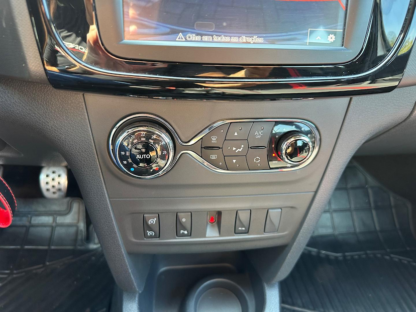 Foto do veículo RENAULT SANDERO  RS20MT 2021 48.560 KM 78.900,00