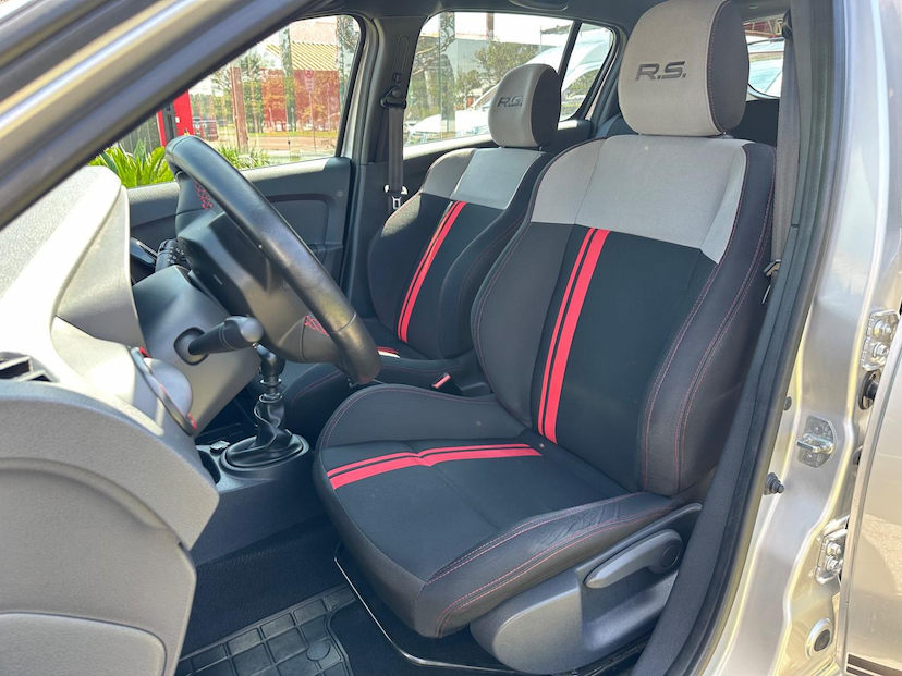 Foto do veículo RENAULT SANDERO  RS20MT 2021 48.560 KM 78.900,00
