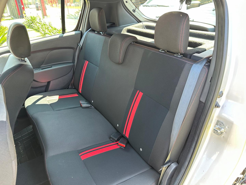 Foto do veículo RENAULT SANDERO  RS20MT 2021 48.560 KM 78.900,00