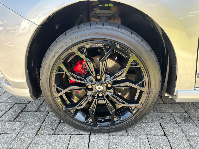 Foto do veículo RENAULT SANDERO  RS20MT 2021 48.560 KM 78.900,00