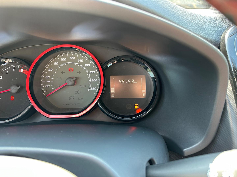 Foto do veículo RENAULT SANDERO  RS20MT 2021 48.560 KM 78.900,00