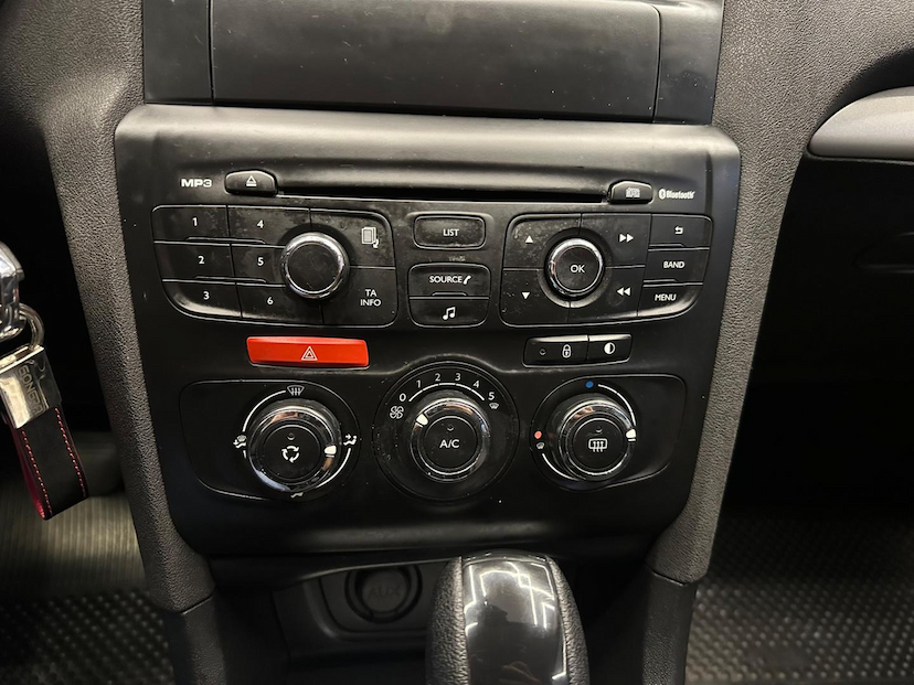 Foto do veículo CITROËN C4 LOUNGE  1.6 THP ORIGINE 2017 79.100 KM 59.900,00
