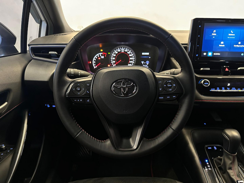 Foto do veículo TOYOTA COROLLA  GRS 2023 5.700 KM 152.900,00