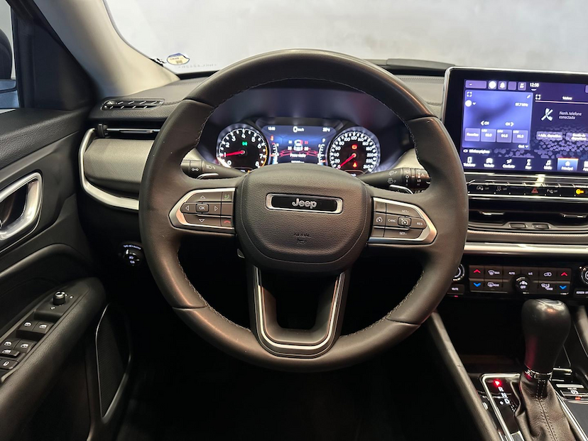 Foto do veículo JEEP COMPASS  LONG TF 2022 38.277 KM 132.900,00