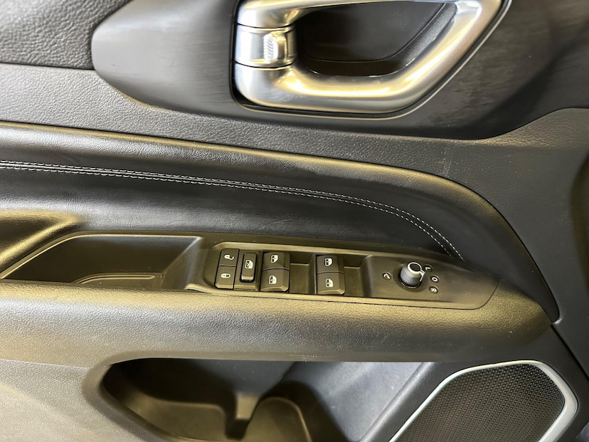 Foto do veículo JEEP COMPASS  LONG TF 2022 38.277 KM 132.900,00
