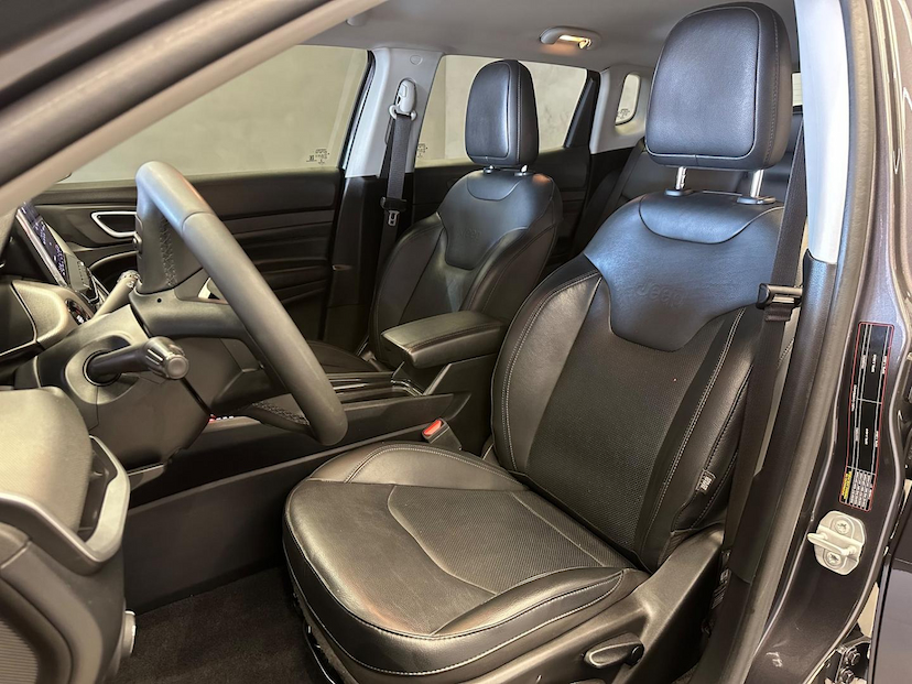Foto do veículo JEEP COMPASS  LONG TF 2022 38.277 KM 132.900,00