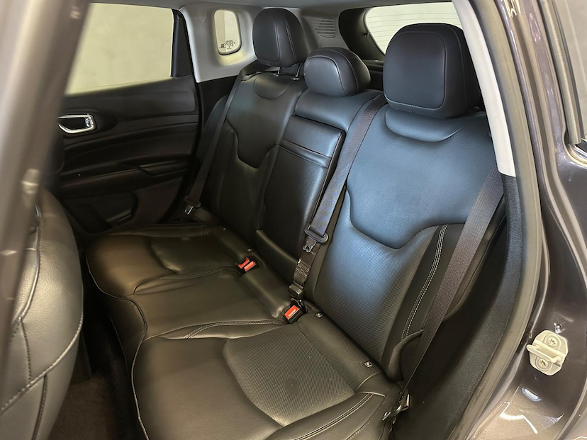 Foto do veículo JEEP COMPASS  LONG TF 2022 38.277 KM 132.900,00