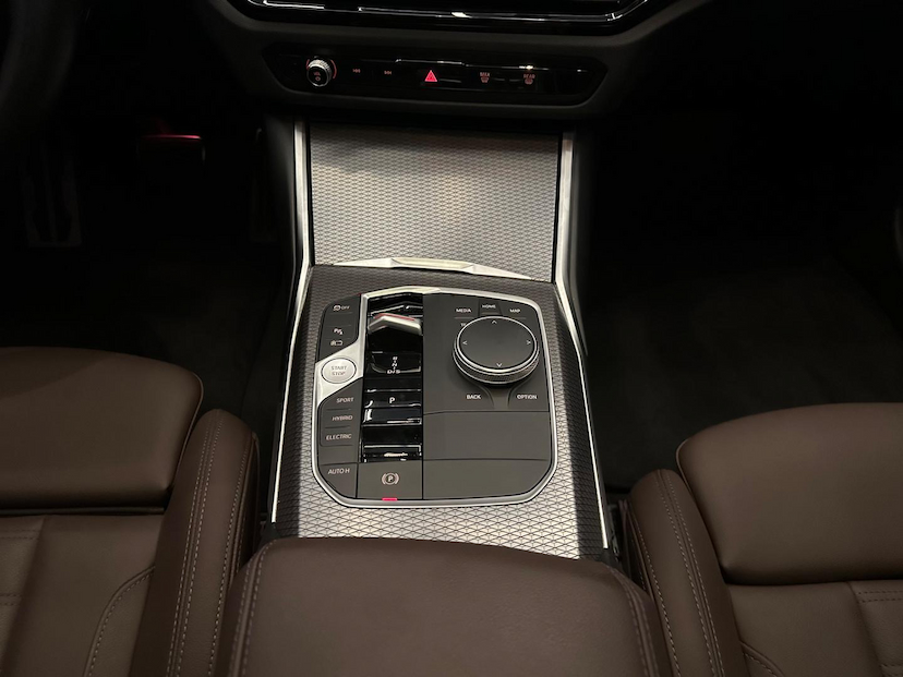 Foto do veículo BMW 330I 330E M SPORT 2.0 TURBO AUT. (HÍBRIDO) 2024 27.459 KM 342.900,00