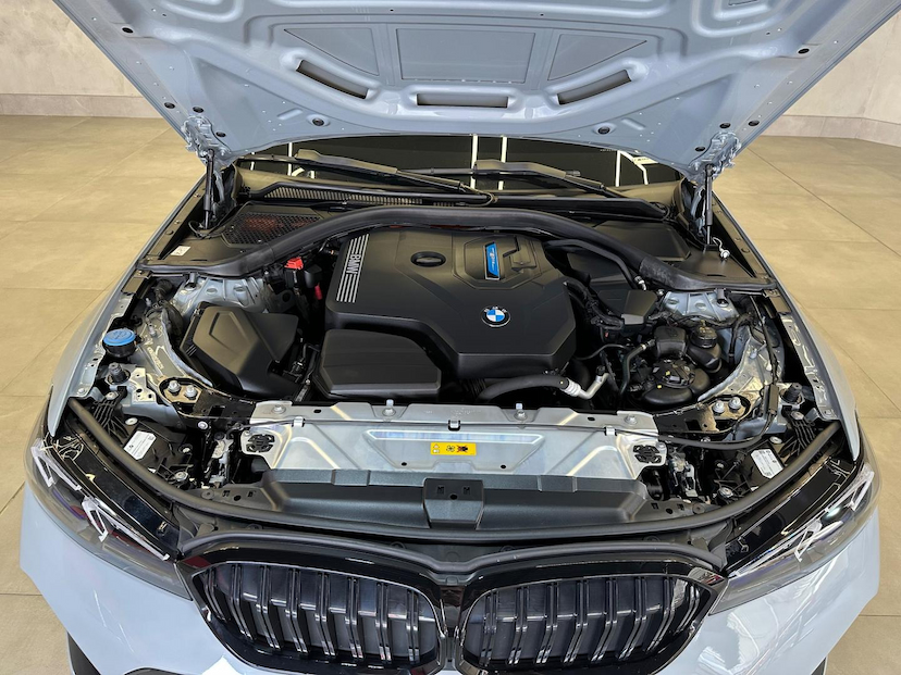 Foto do veículo BMW 330I 330E M SPORT 2.0 TURBO AUT. (HÍBRIDO) 2024 27.459 KM 342.900,00