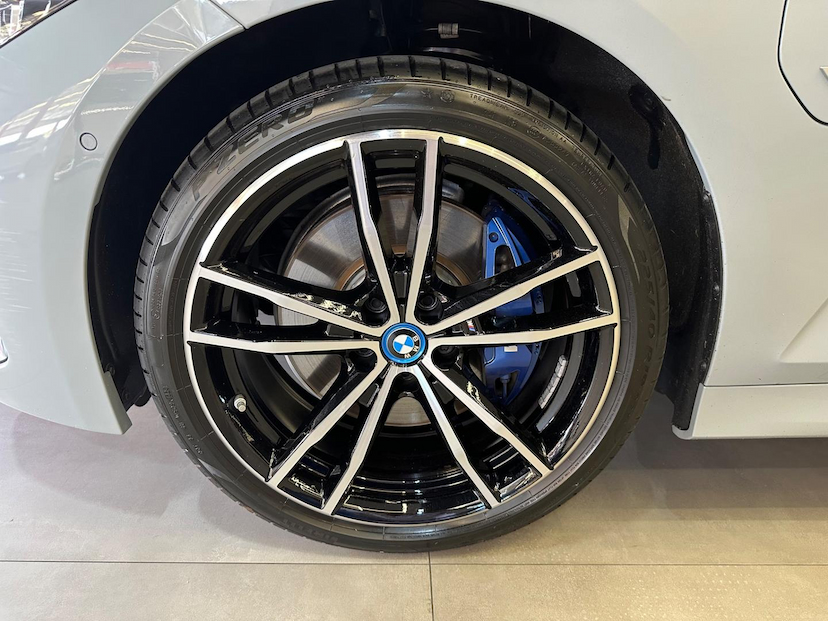 Foto do veículo BMW 330I 330E M SPORT 2.0 TURBO AUT. (HÍBRIDO) 2024 27.459 KM 342.900,00