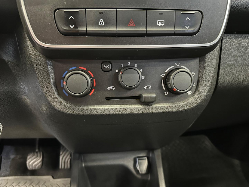 Foto do veículo RENAULT KWID  ZEN 1.0 2018 79.002 KM 40.900,00