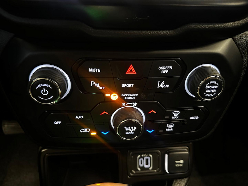 Foto do veículo JEEP RENEGADE  LONGITUDE T270 1.3 TB 4X2 FLEX AUT 2022 29.636 KM 107.900,00